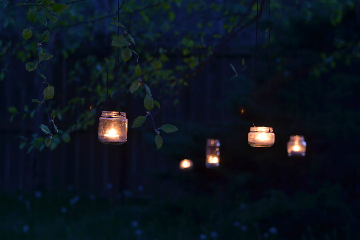 Upcycling Ideen für den Garten - Gartenlaternen aus Altglas