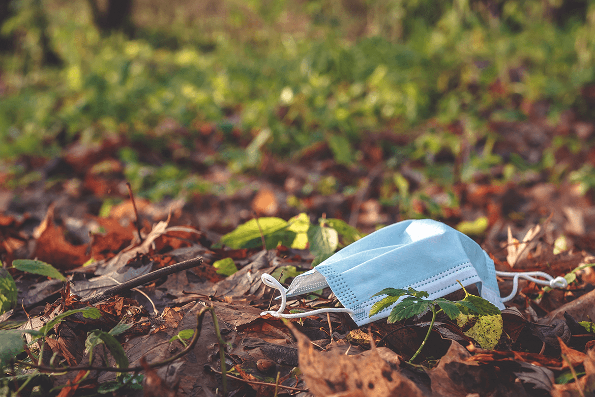 Corona Masken richtig entsorgen - nicht im Wald